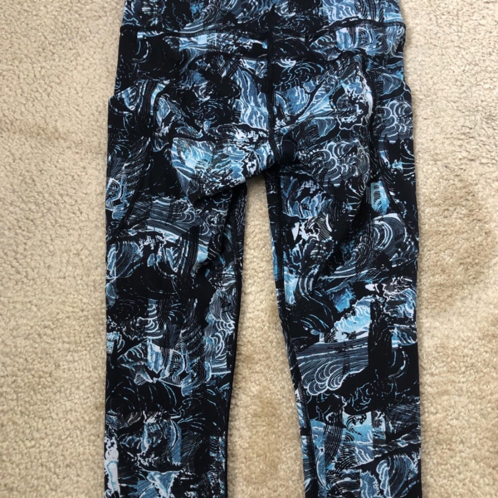 LULULEMON Cropped Capri Pants Women Size 6 - NEW without tags
